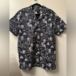 Men’s casual button down shirt